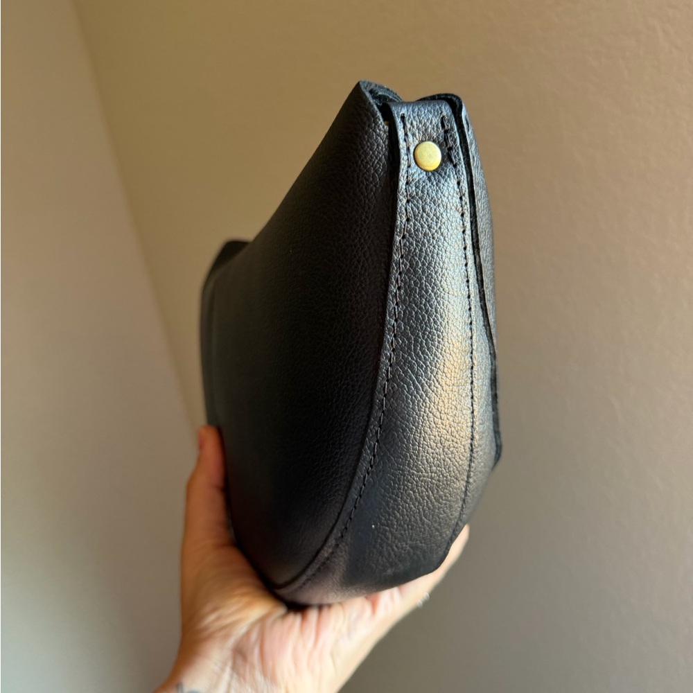 Premium Portland Leather goods, pebbled, black koala sling bag - Picture 2 of 5